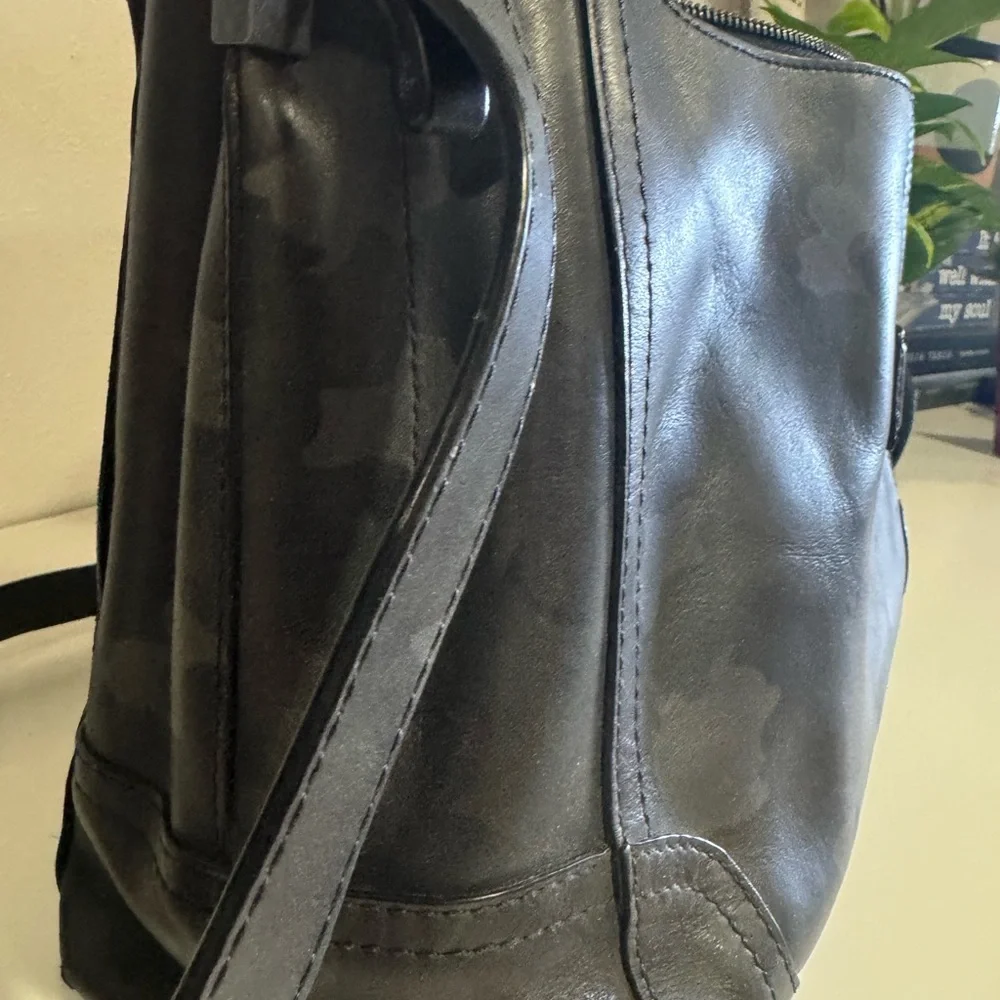 Frye Charlie Shoulder Bag real leather in Camo (black) - Picture 6 of 11